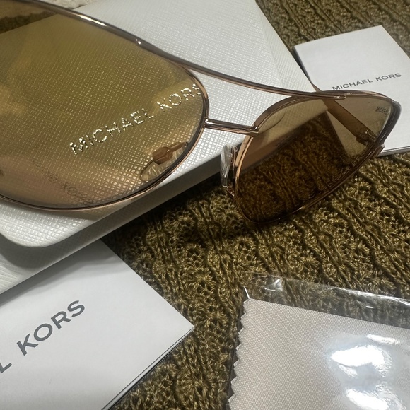 Authentic Michael Kors MK5004 Chelsea Aviator Sunglasses Rose Gold / Mirror main image 4